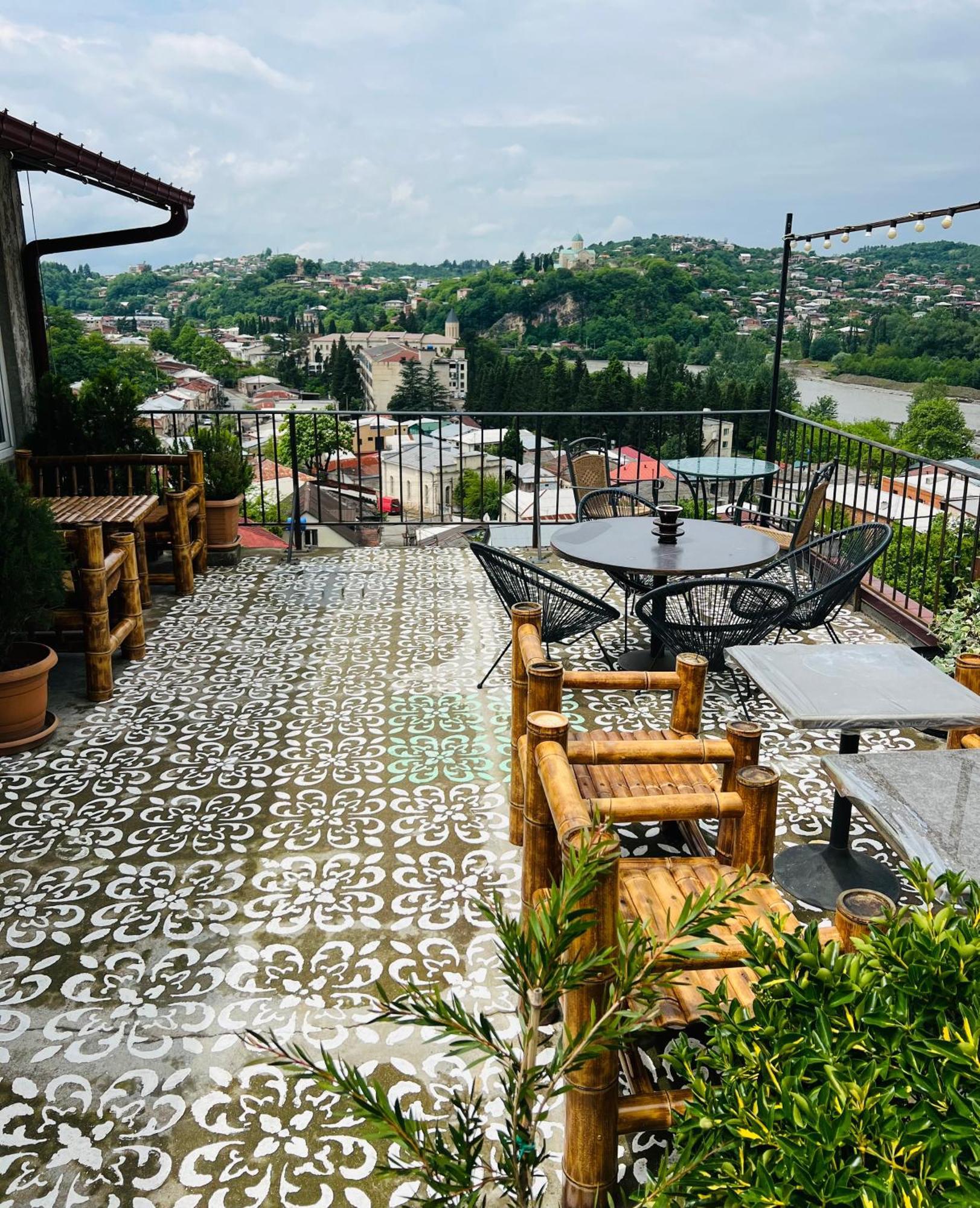 Green Flower Hotel Kutaisi Exterior photo