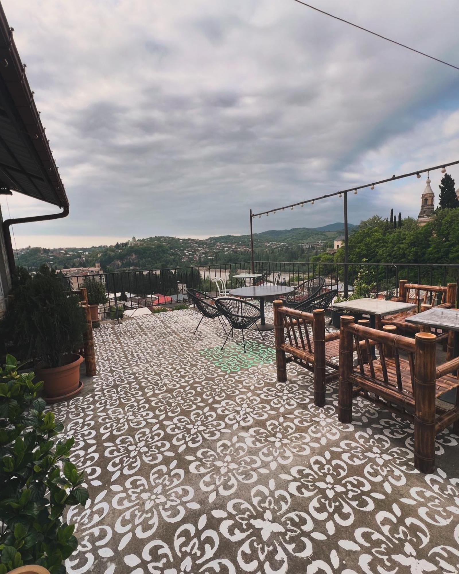 Green Flower Hotel Kutaisi Exterior photo