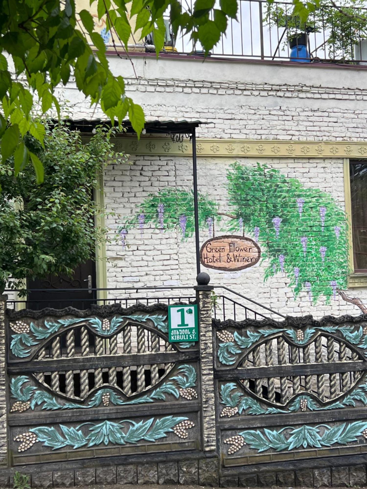 Green Flower Hotel Kutaisi Exterior photo