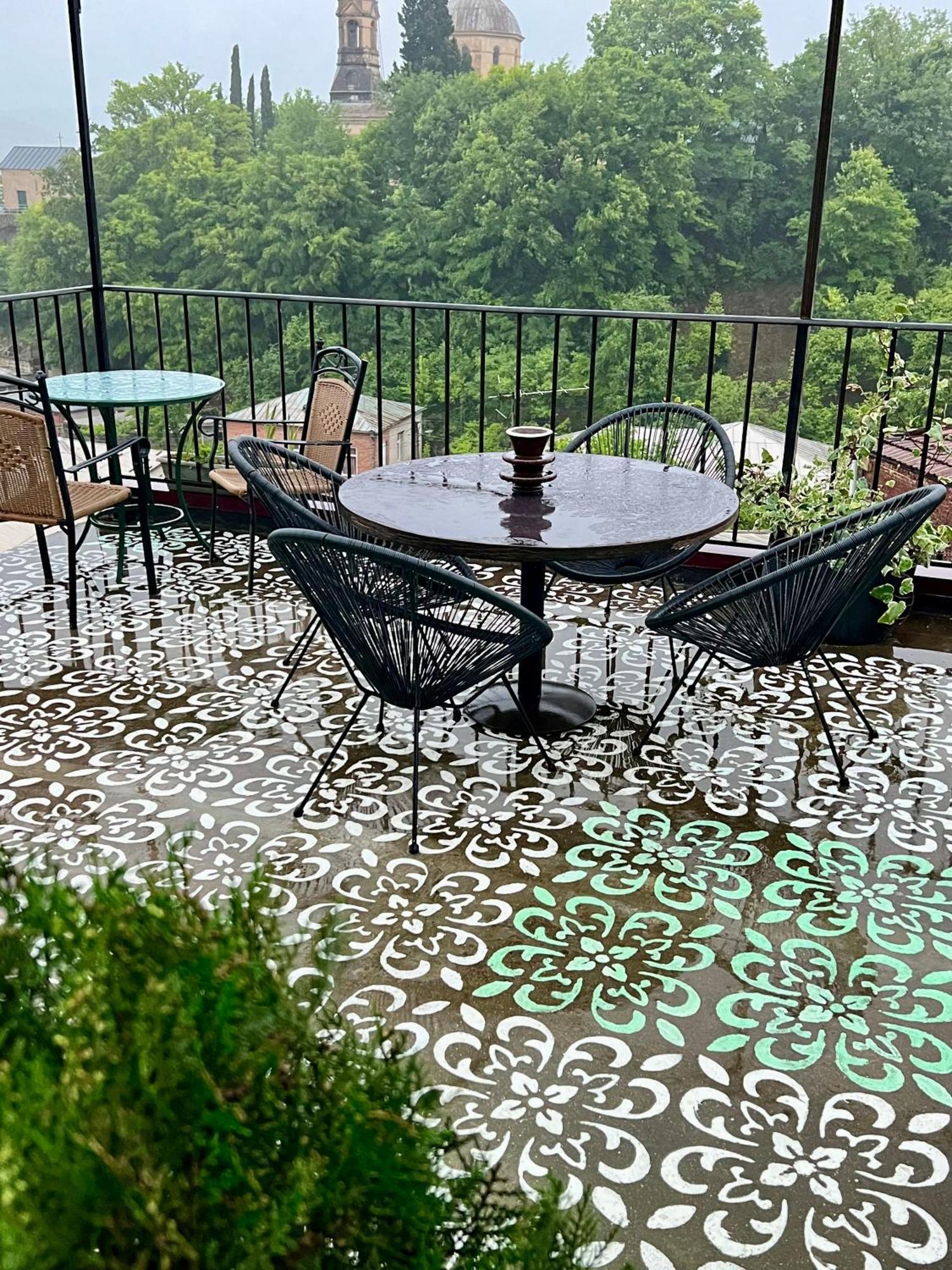 Green Flower Hotel Kutaisi Exterior photo