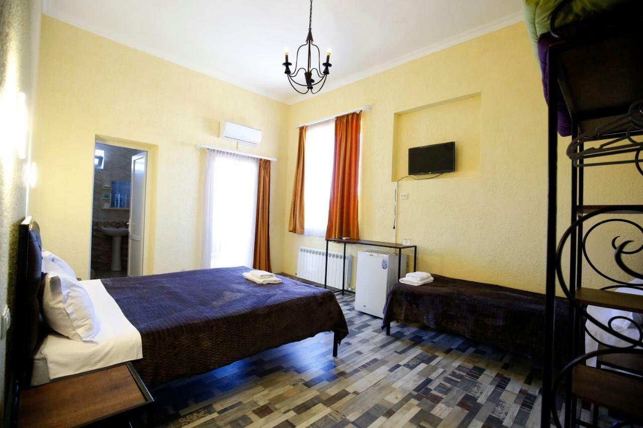 Green Flower Hotel Kutaisi Exterior photo