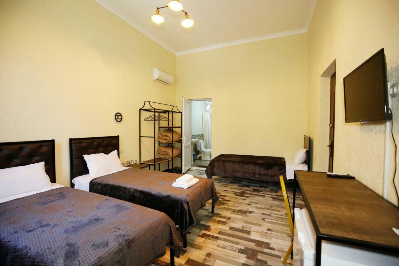Green Flower Hotel Kutaisi Exterior photo