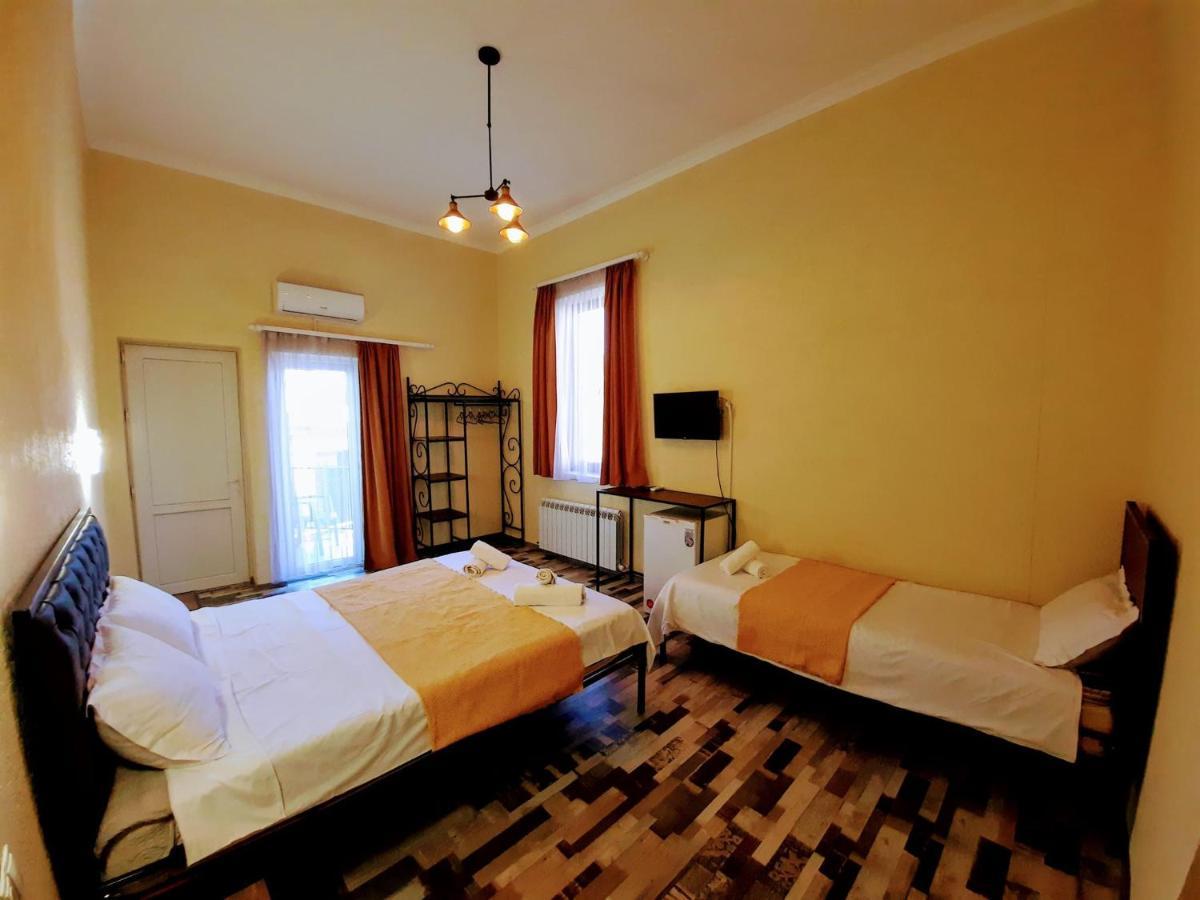 Green Flower Hotel Kutaisi Exterior photo